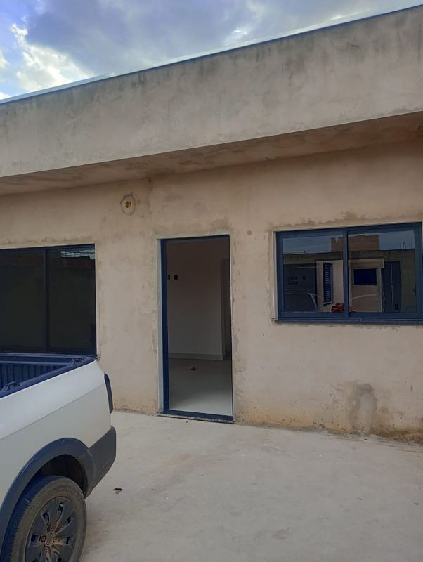 Fachada residencial com esquadrias de alumínio — TRV Esquadrias